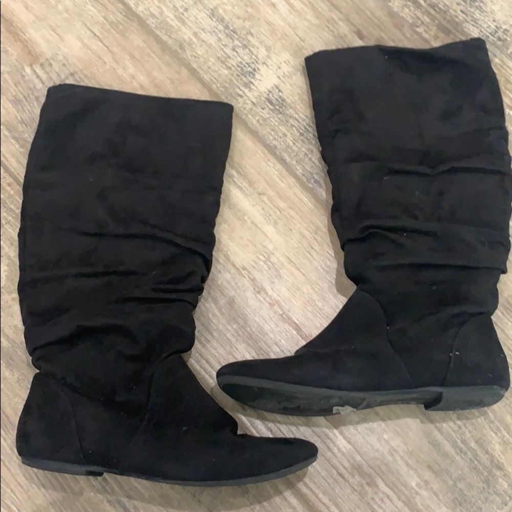Black loose boots